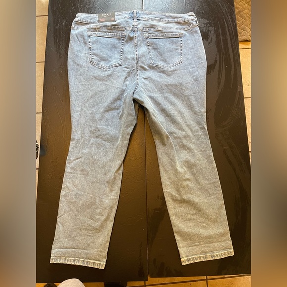 Torrid Boyfriend Straight Jeans NWT - Picture 3 of 4